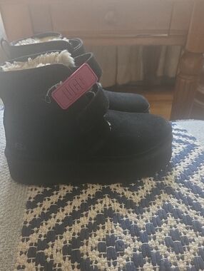 UGG Kids Black Boot with Pink Logo Strap